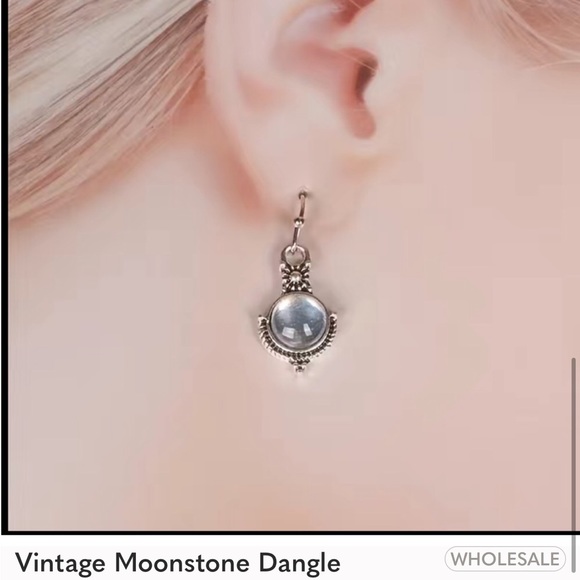 Vintage Style Moonstone Dangle Silver Earrings - Picture 4 of 5